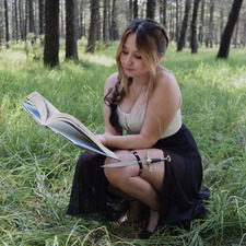 Alesi Reads
