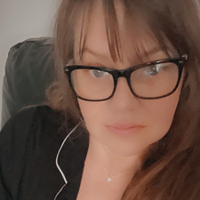 Leanne (Queen_and_the_wolf)