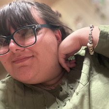 Emberlee&#x1f913;&#x1f98b;&#x1f337;✨&#x1f4da;