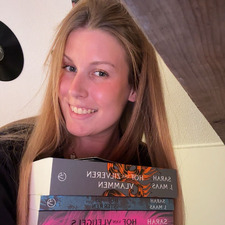 Danique (daniquesbookshelf)