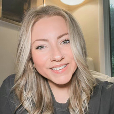 Jessa Vetrano (jess.reads.lit)