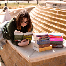 ᴄʜᴀᴏᴛɪᴄ ʙᴏᴏᴋ ᴀᴜɴᴛ