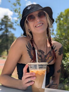 ◯ ☽ ◑ Mae ◐ ❨ ◯