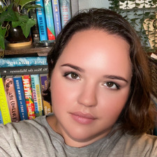 Kristine (bookstackcity)