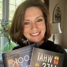 Kim Hess (kims_killer_reads)