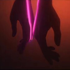 אחת שיודעת S