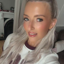 Fiona Reads ☁️🧸🪬🎧🗡️