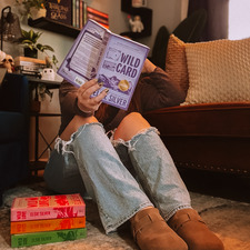 Lindsey (ShelfShenanigans)