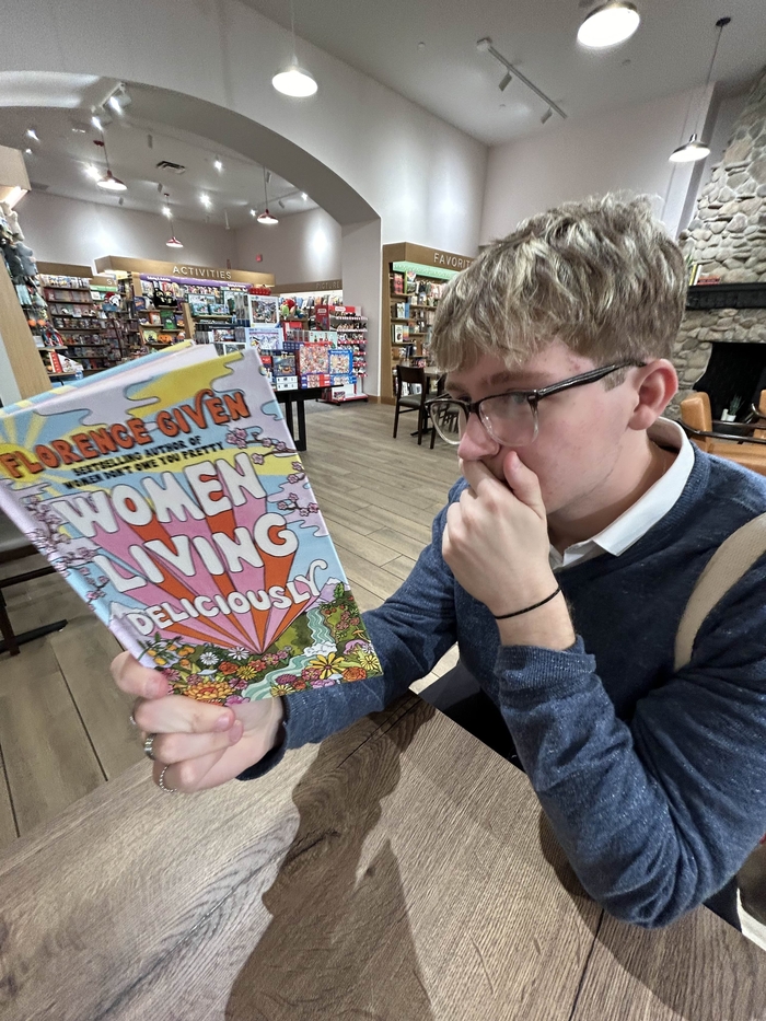 Goodreads profile picture for @chit