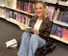 julie ✶ .   ·  ✿•