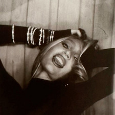 B E L L S ᖭི༏ᖫྀ