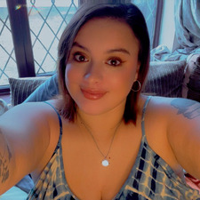 Laura | &#x1f4d6;✨&#x1faf6;&#x1f3fb;