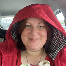 Laura ❄️ Winter hibernating with books mode &#x1f4da; &#x1f634; 