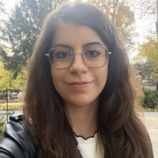 Карина Николова