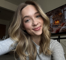 Skye (skyesreadingcorner)