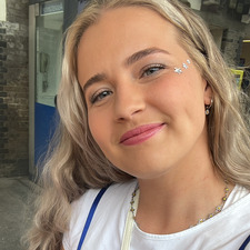 Ellie L