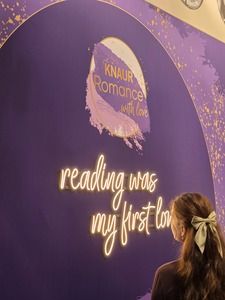 Olivia_between_the_lines