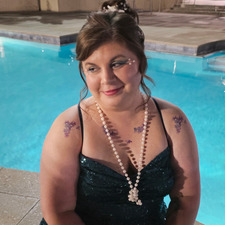 Candice (IG: _candiflreads_)