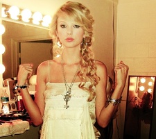 carmen ☆ﾟ.*･｡ﾟ (back from slump)