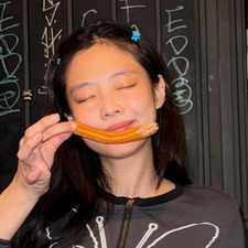 ♡.°୭̥‧₊ nhoa