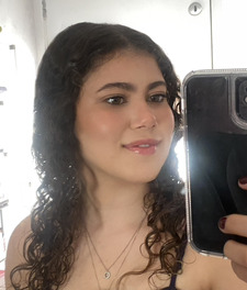 Reader Helô Sarfstein 