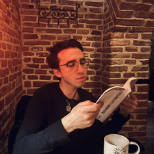 Alex✨ Reads