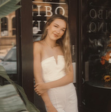 ☆*:.｡Ella｡.:*☆