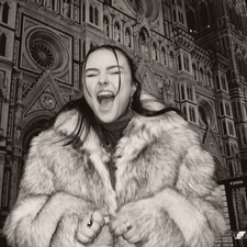 Mia Dores