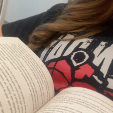 Zoey_reading