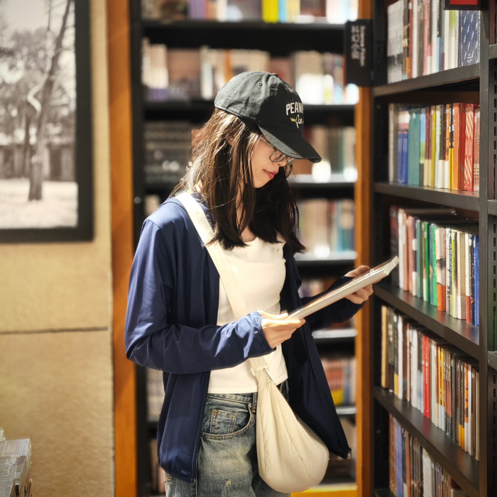 Goodreads profile picture for @roth
