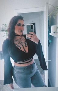 Emma♔☯ (Bookishfix)