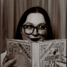 Max｡ ﾟ☾ ﾟ｡⋆