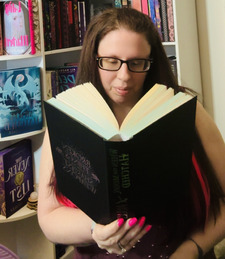 sue_zees_bookshelf