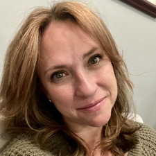 Helen - HappilySheReads