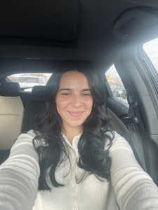 Nikki R