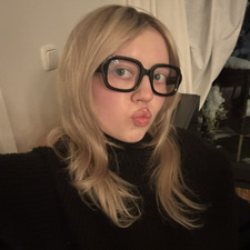 María