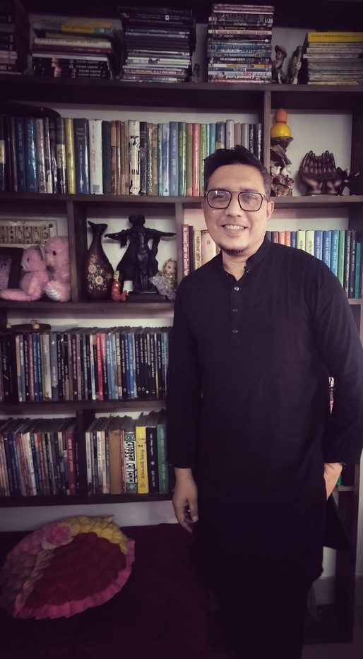 Goodreads profile picture for @emonanam