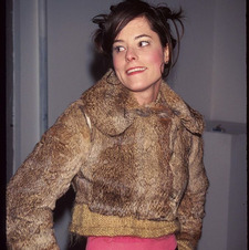 poppy (━┳━｡ Д ｡━┳━)