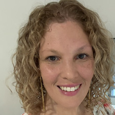 Annabeljustreadsandwrites  Mccully