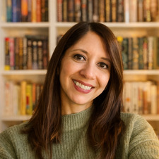 Ashley | thewindedbibliophile