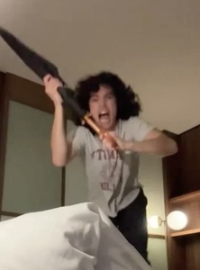 taylor swifts louboutin heel