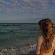 elle ˚ ༘♡ ⋆｡˚