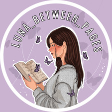 Luna_between_pages_