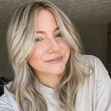 Jessa Vetrano (jess.reads.lit)