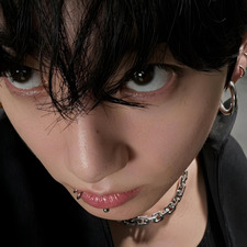⁸ ¹ chiara