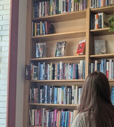 Kat Holder