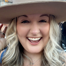 Holly Thomas