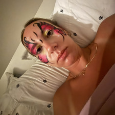 julia debello