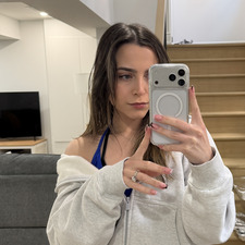 ana ⋆.