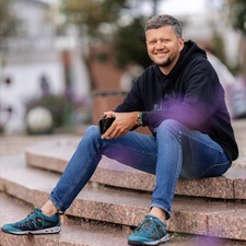 Tomas S.